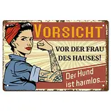 CREATCABIN Vorsicht Vor Der Frau Des Hauses Schild Vintage Blechschilder Lustiges Metallblechschild Wandkunst Gartenhaus Plaque Für Mann Frau Küche Café Wand Halloween Weihnachtsdekoration 12 x 8 Zoll