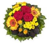 Dominik Blumen und Pflanzen, Blumenstrauß "Blütenmeer" mit roten Rosen, Färberdistel, Chrysanthemen und Gerbera