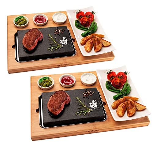 AMAVEL 2er Set Lavastein Steakbretter, Heißer Stein-Grill mit Saucenschälchen und Keramik-Platte, Bambusbrett mit Hot Stone Grill, BBQ Steinplatte, Steak Grillplatte, Lavastone Grill Set, Tischgrill