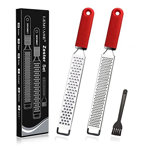 LEMCASE® Zester [Original] Reibe Edelstahl - Käsereibe, Parmesanreibe, Zitronenreibe, Küchenreibe mit Rutschfestem Silikon Griff | inkl. Schutzabdeckung & Reinigungsbürste | 2 Stück (Rot)