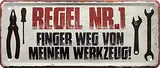 Blechschilder Lustiger Handwerker Spruch “Regel Nr.1 Finger Weg Werkzeug.” Deko Metallschild Schild für Hobbyraum Werkstatt Geschenk zum Geburtstag oder Weihnachten für alle Mechaniker 28x12 cm