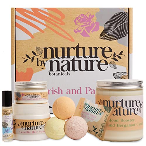 Nurture by Nature Verwöhn Geschenkset für Frauen, RELAX & PAMPER, Körperpeeling, Körperbutter, Haarmaske, Badekugeln, ätherisches Öl, Roll-on Lavendel, Kerze, Geschenk zum Muttertag