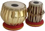 Handgefertigtes Tabla-Set aus Sheesham-Holz, goldfarbenes Messing, Musikinstrument.