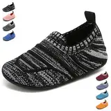 BARFULKER Hausschuhe Kinder Jungen Mädchen Hüttenschuhe Baby unisex Pantoffeln Bequem Leicht Rutschfeste Kleinkinder Lauflernschuhe Turnschläppchen Barfußschuhe Slippers(Schwarz/Grau,28/29 EU)