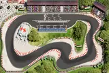 SkippiDoo Rennstrecke – Straßenteppich und Autoteppich für Kinder – Kinderzimmer-Teppich mit Antirutsch, ideal für Spielspaß mit Autos, Race Track im Formel-1-Stil (180 x 120 cm)