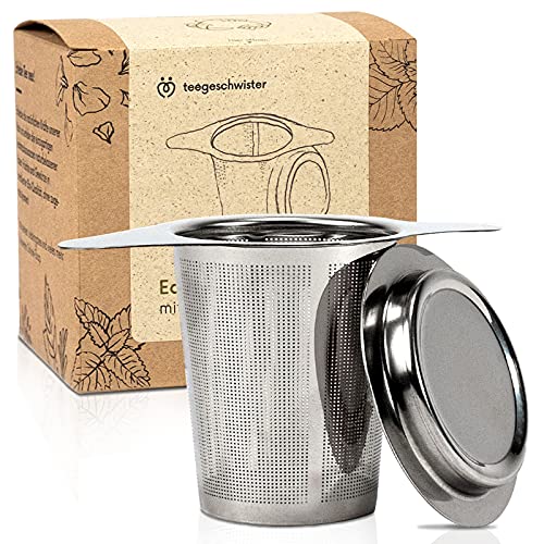 teegeschwister® | Feines Teesieb für losen Tee | Teefilter aus rostfreiem Edelstahl mit Deckel/Abtropfschale | breiter Doppelgriff für Verschiedene Tassengrößen
