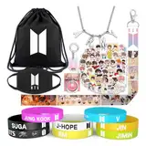 BTS Fanartikel Geschenk Set Für Army, Bangtan Boys Merch mit 1 Kordelzug Stoffbeutel, 8 BTS Armbänder, 1 Halskette, 1 Schlüsselanhänger,1 Handy Ring, 1 Schlüsselband, 40 Aufkleber