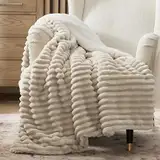 BEDSURE Sherpa Decke Beige - Warme Dicke Kuscheldecke Flauschig, Sofadecke Couchdecke Winterdecke, Wohndecke 150x200 cm XL Wohn- & Kuscheldecken