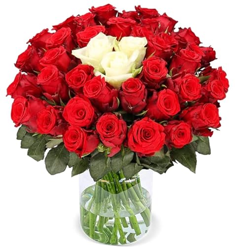 Rosenstrauß “Sweetheart”, Mit einem Herzen aus weißen Rosen, 50 rote und weiße Rosen, ⌀ 40-50cm, 7-Tage-Frischegarantie, Qualität vom Floristen, Ideales Blumengeschenk, Schneller Blumenversand