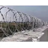 GZHERVICES NATO-Stacheldraht-Rolle, Verzinktes Stacheldrahtband Spiralförmiger Anti-Kletter-Sicherheitszaun Wetter- Und Wasserbeständig Für Sichere Militärgelände, Gartenschutz Im Freien