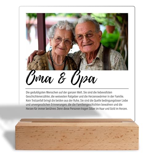 True Statements Personalisiertes Foto-Geschenk für Oma & Opa „Definition“ - Acrylaufsteller mit eigenem Bild, Geschenke für Frauen Männer sie ihn - Acrylglas inkl. Holzsockel - 15x18 cm