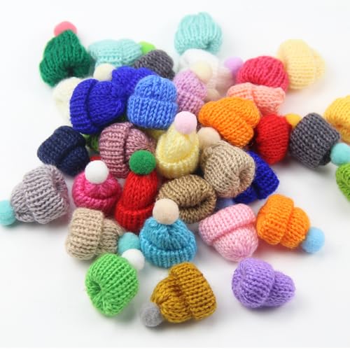 Elepl 50 Stück Mini Hüte Strickmützen Nikolausmütze Klein Mini Hut Weihnachtsmützen Gemischte Farbe Mini Mütze Miniatur Party Hüte für DIY Weinflasche Deko Christmasbaumschmuck Puppenzubehör 2 Stile