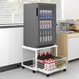 PUNCIA Kühlschrankständer auf Rollen Kühlschrankhalter mit Metallkorb Untergestell für Kühlschrank Sockel für Gefrierschrank Ausziehbarer Aufbewahrungskorb Küche Wohnzimmer Arbeitszimmer Büro Weiß