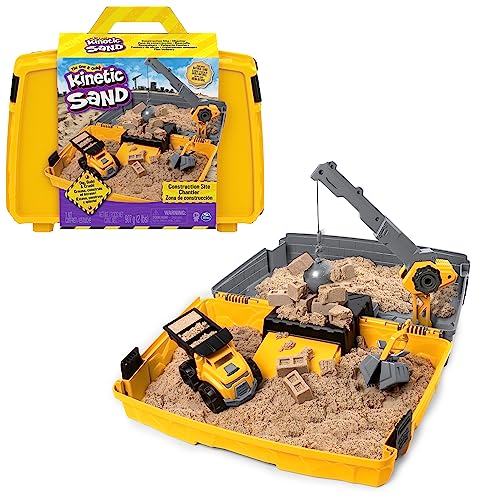 Kinetic Sand Baustellen Koffer - mit 907 g original magischem kinetischem Sand aus Schweden, Baustellenfahrzeug und Zubehör für kreatives Indoor-Sandspiel, für Kinder ab 3 Jahren