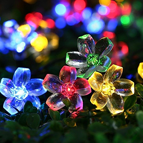 Qedertek Solar Lichterkette Aussen 7M 50 LED Blumen Lichterkette Außen Solar Wasserdicht IP65, 8 Modi Solarlichterkette für Garten, Terrasse, Balkon, Bäume, Hochzeiten, Party Deko (Bunt)