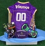 NFL Minnesota Vikings Haustier-Geschenkbox mit 2 lizenzierten Hundespielzeugen, 1 natürliches Hundeleckerli, 1 NFL Trikot, 1 NFL Welpen-Trainingsglocken und 1 Auto-Sicherheitsgurt