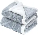Babydecke, 3D-weiche und flauschige Sherpa-Babydecke, Empfangsdecke für Kleinkinder, Babys, Jungen und Mädchen, wendbare, flauschige Decke für Kinderbett, Autositz, Kinderwagen (Grau, 76 x 101 cm)